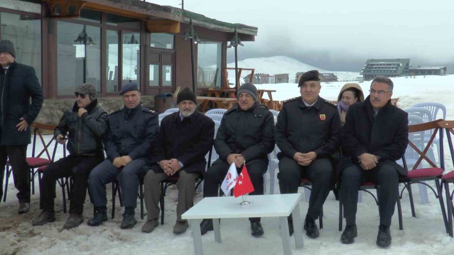 Öğrencilerden Erciyes’te ‘vatan Sevgisi Yürüyüşü’