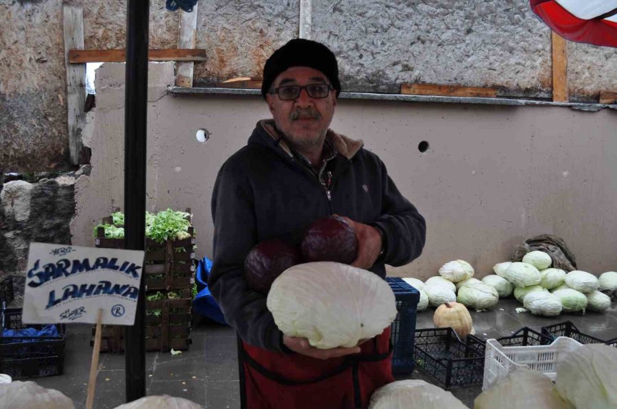 Yağışlar İşlerini Zorlaştırsa Da Yüzlerini Güldürdü