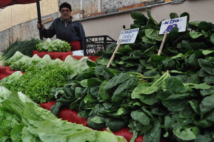 Yağışlar İşlerini Zorlaştırsa Da Yüzlerini Güldürdü