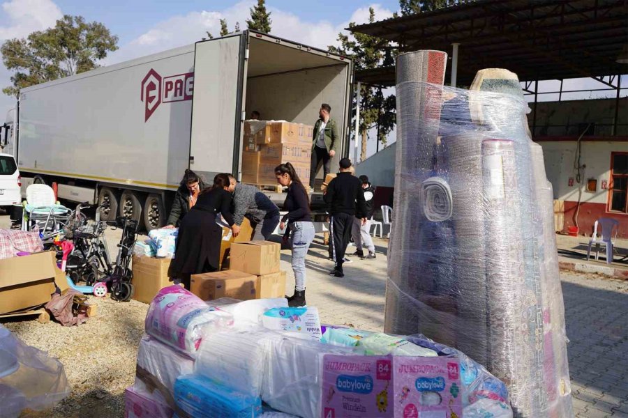 Almanya’daki Gönüllülerden Depremzedeler İçin 2 Yardım Tırı