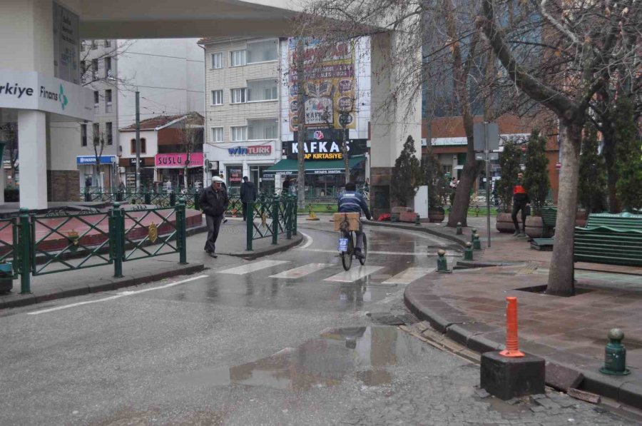 Eskişehir Güne Yağmurla Uyandı