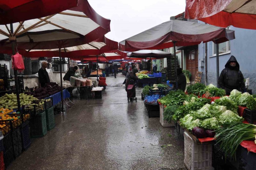 Yağışlar İşlerini Zorlaştırsa Da Yüzlerini Güldürdü