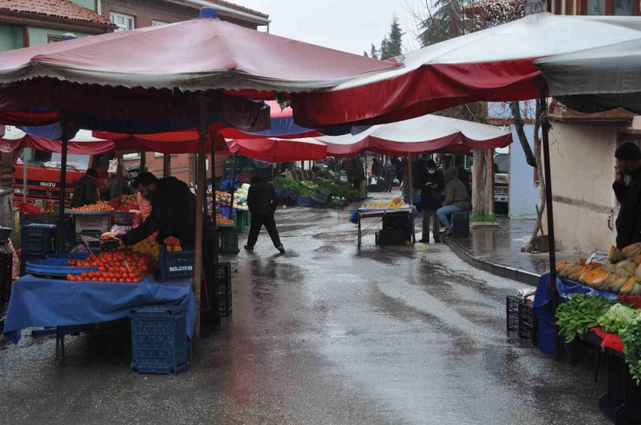 Yağışlar İşlerini Zorlaştırsa Da Yüzlerini Güldürdü