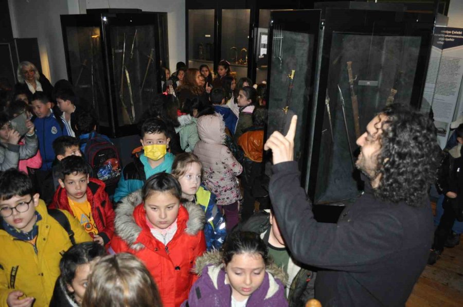 Müze Gezme Aşkına Sağanak Yağmuru Umursamadılar