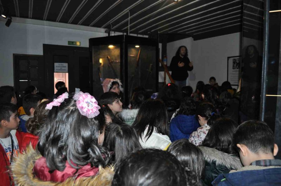 Müze Gezme Aşkına Sağanak Yağmuru Umursamadılar