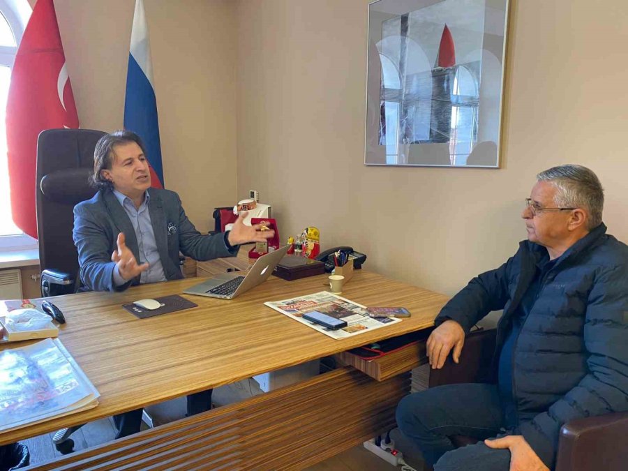 Başkan Topaloğlu Rusya’da Gazetecilerle Bir Araya Geldi
