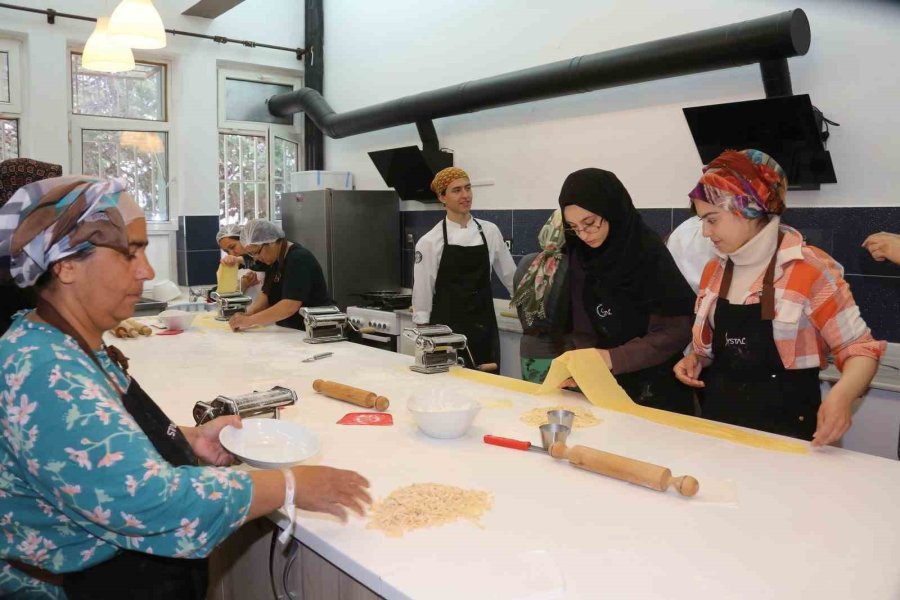 Depremin Yaralarını Sanat Ve Sporla Sarıyorlar