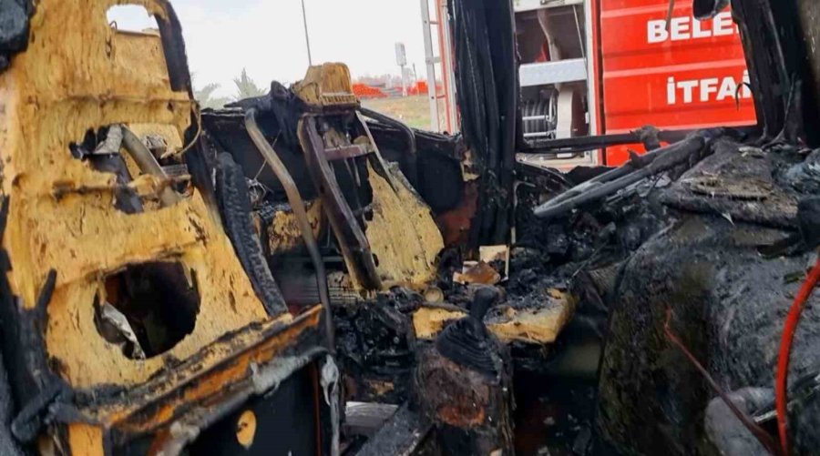 Aksaray’da 25 Öğrencinin Bulunduğu Servis Midibüsünde Yangın