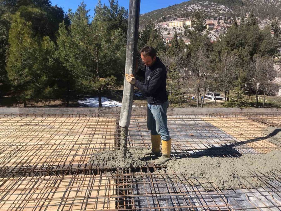 Akseki’de Mezarlık Hizmet Binası Yapılıyor