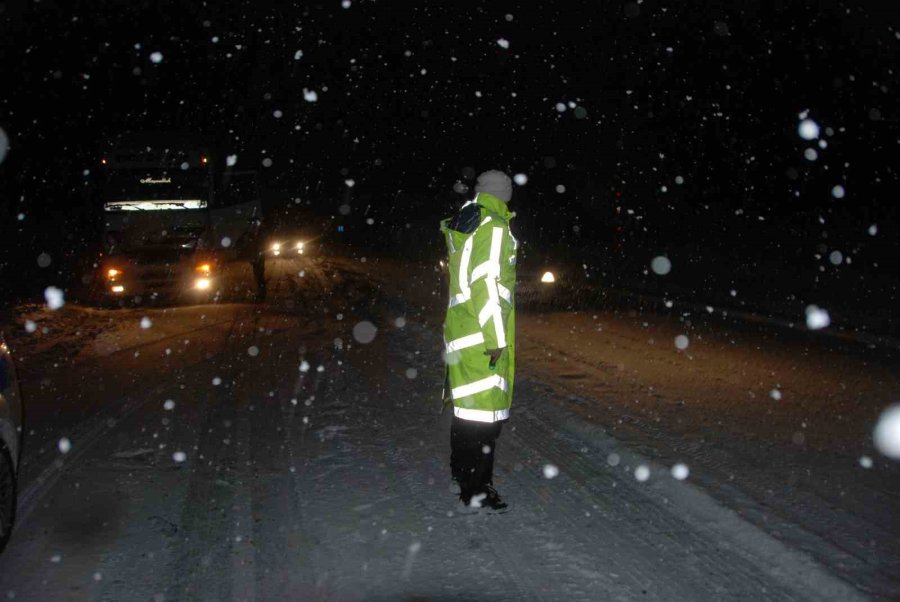 Antalya-konya Karayolunda Kar Yağışı Etkili Oldu