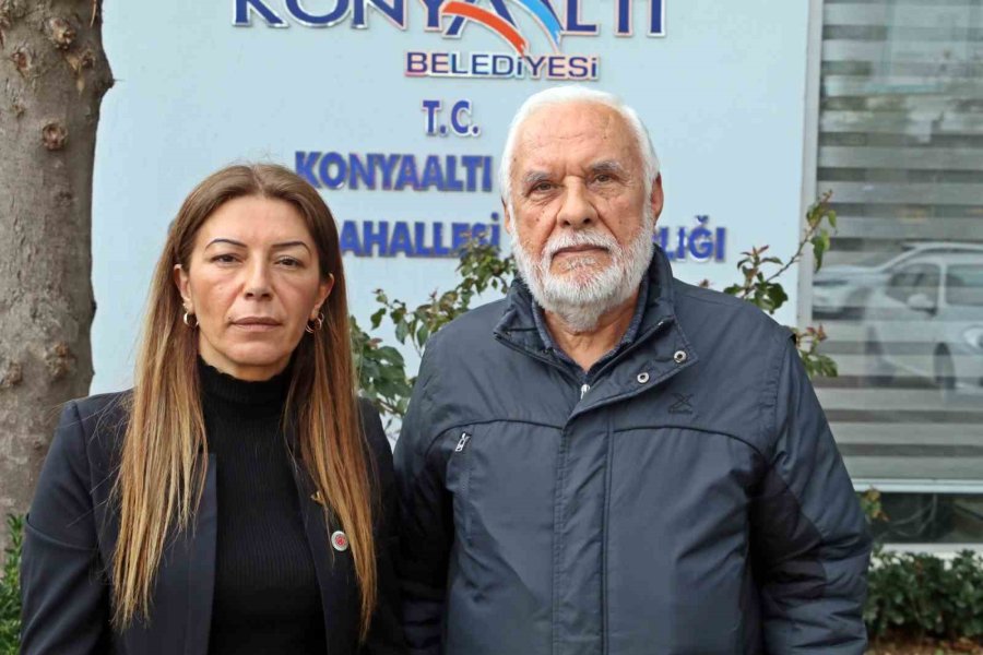 Ablası İle Ağabeyini Depremde Kaybeden Depremzede Muhtar, Acısını Depremzedelere Yardım Ederek Dindiriyor