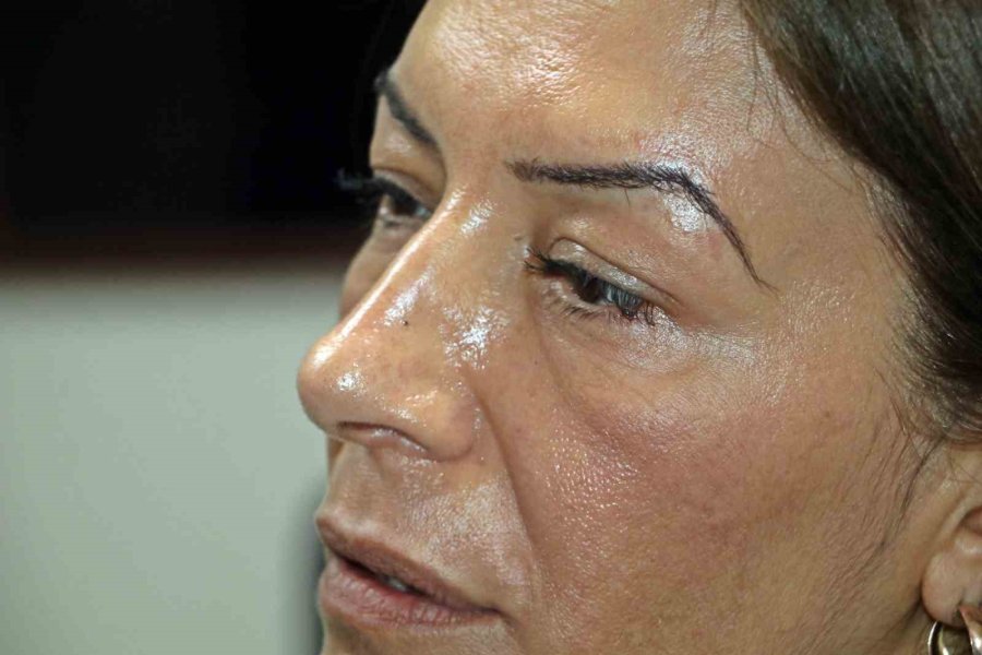 Ablası İle Ağabeyini Depremde Kaybeden Depremzede Muhtar, Acısını Depremzedelere Yardım Ederek Dindiriyor