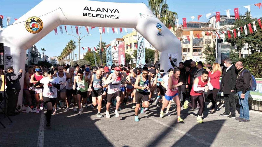 23. Alanya Atatürk Halk Koşusu Ve Yarı Maratonu Yapılacak
