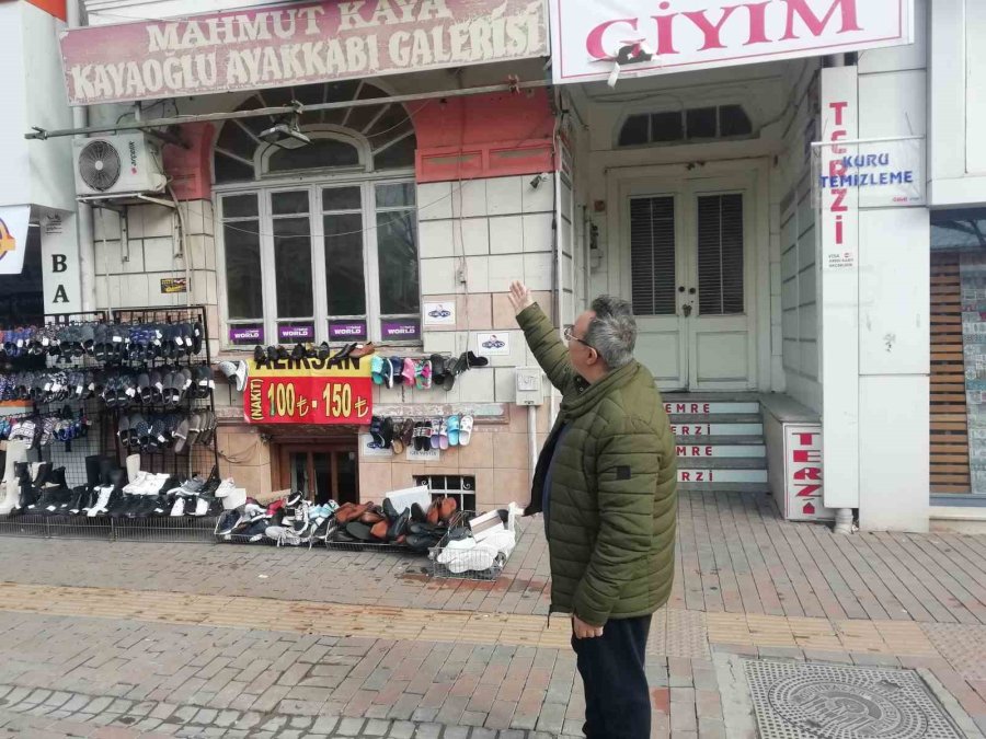 Aynı Kamyon 3 Gün İçerisinde 2 Kez Aynı Tenteye Çarptı