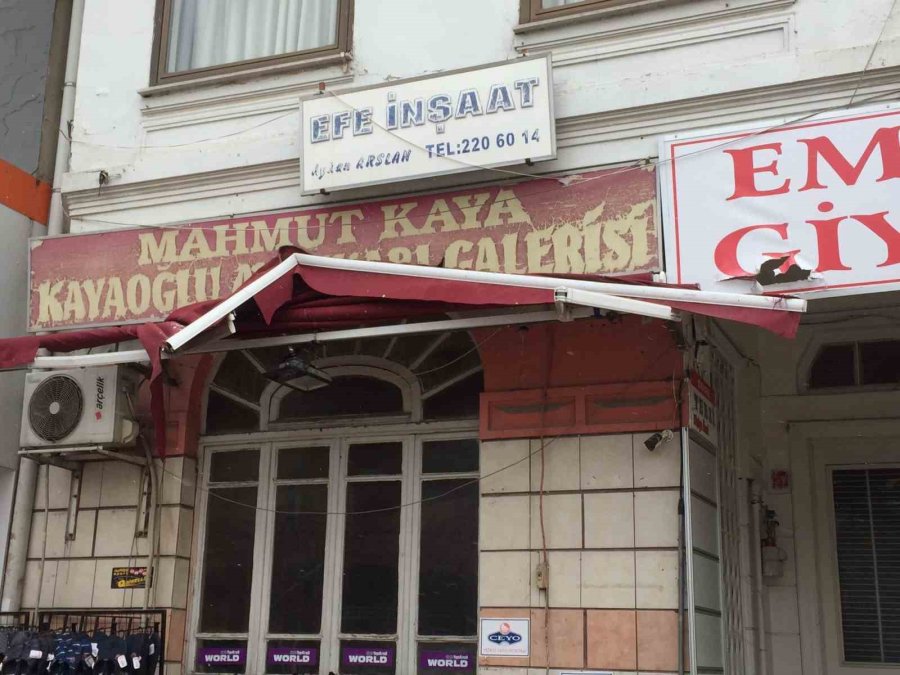 Aynı Kamyon 3 Gün İçerisinde 2 Kez Aynı Tenteye Çarptı