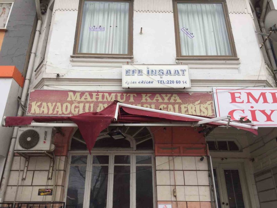 Aynı Kamyon 3 Gün İçerisinde 2 Kez Aynı Tenteye Çarptı