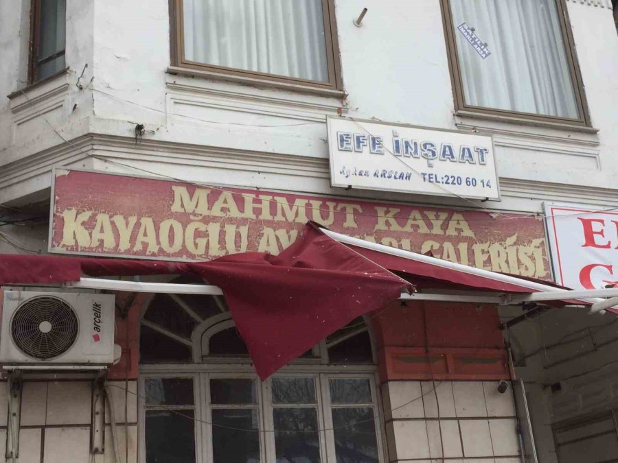 Aynı Kamyon 3 Gün İçerisinde 2 Kez Aynı Tenteye Çarptı