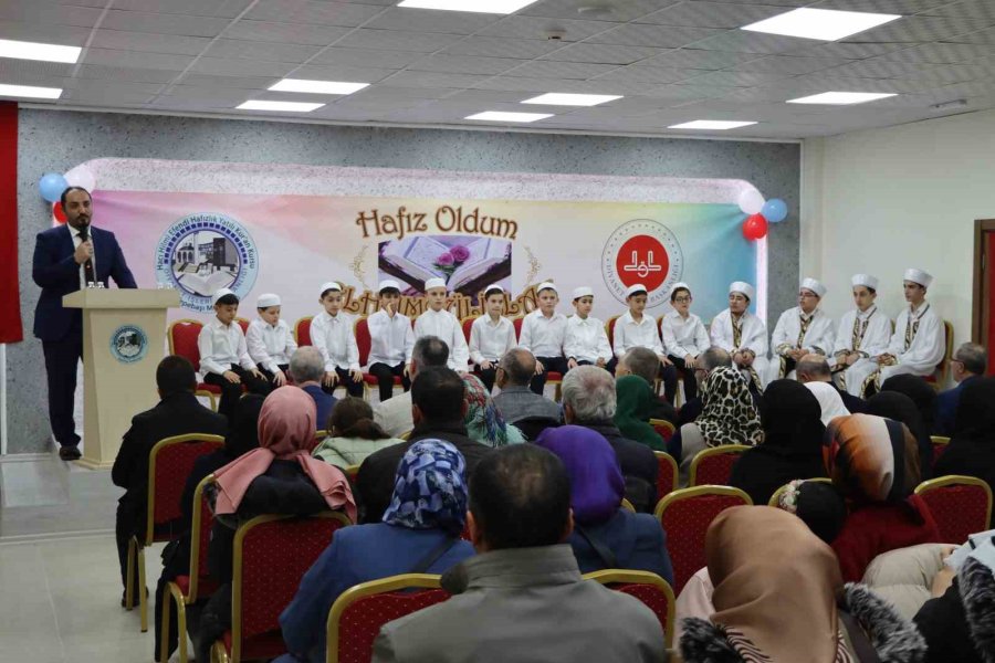 Eskişehirli Hafızlara Diplomaları Törenle Verildi