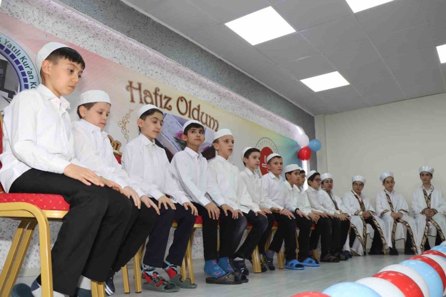 Eskişehirli Hafızlara Diplomaları Törenle Verildi