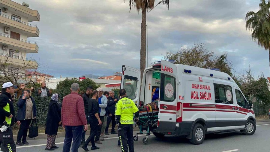 Otomobille Çarpışan Motosiklet Sürücüsü Yaralandı