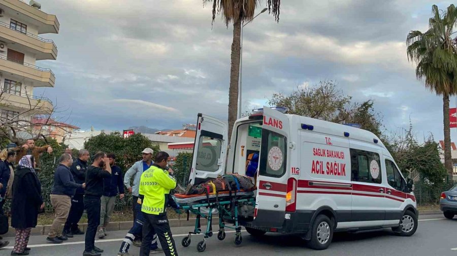 Otomobille Çarpışan Motosiklet Sürücüsü Yaralandı