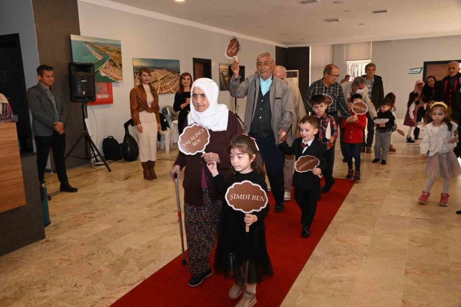 Küçükler Ve Büyüklerden "geçmişten Geleceğe" Defilesi