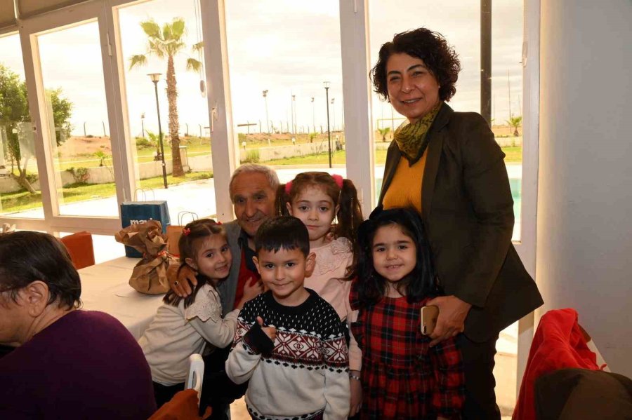 Küçükler Ve Büyüklerden "geçmişten Geleceğe" Defilesi