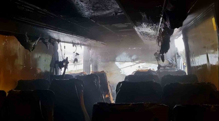 Aksaray’da 25 Öğrencinin Bulunduğu Servis Midibüsünde Yangın