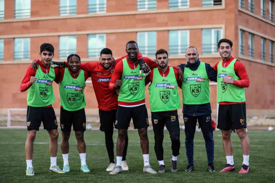 Kayserispor’da İzin Bitti