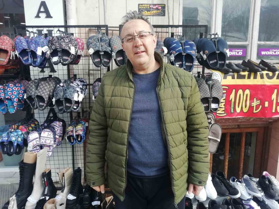 Aynı Kamyon 3 Gün İçerisinde 2 Kez Aynı Tenteye Çarptı