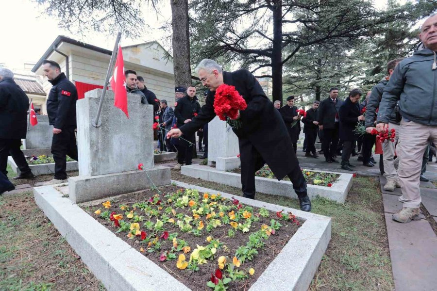 Hava Şehitliğinde Anma Töreni