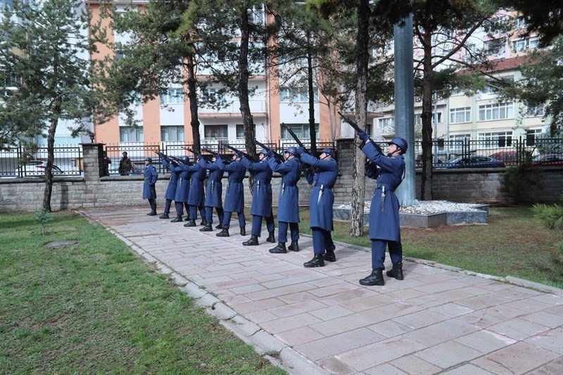Hava Şehitliğinde Anma Töreni