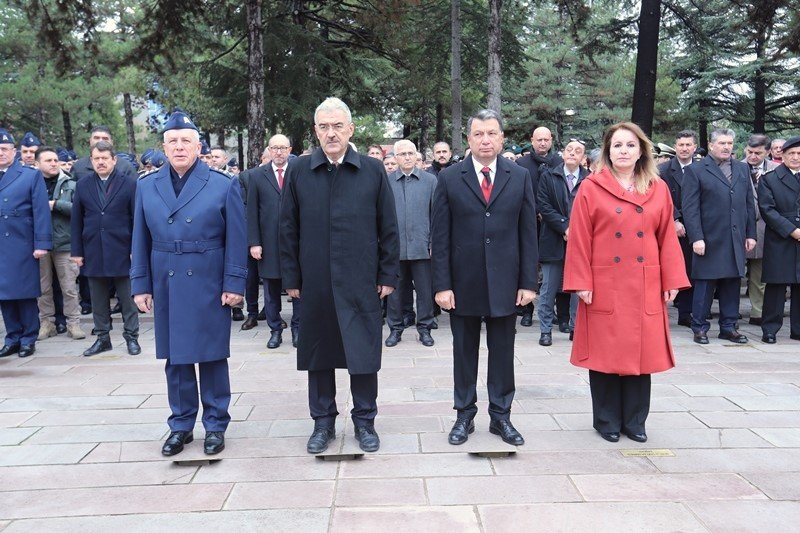 Hava Şehitliğinde Anma Töreni