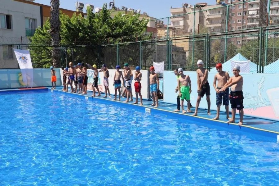 Akdeniz’de Açılan Kurslarla 3 Yılda 10 Bin Çocuk Yüzme Öğrendi