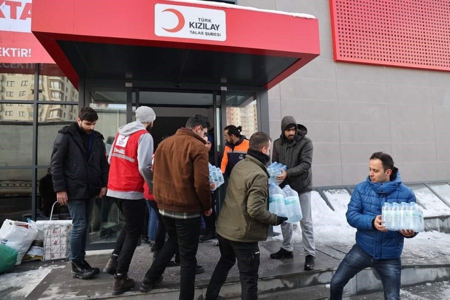 Kızılay Talas Şubesi Bağışları Depremzedelere Ulaştırıyor