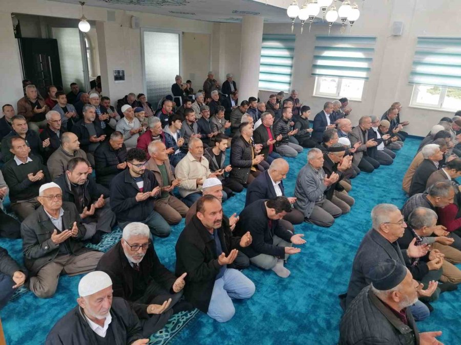 Kumluca’da Saricasu Dariyemezler Hz. Ali Camii İbadete Açıldı
