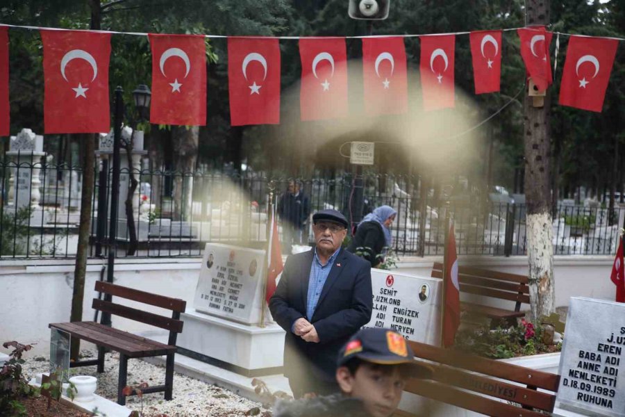 Şehit Babasından Duygulandıran Sözler: "7 Senedir Gelecek Diye Bekliyorum"