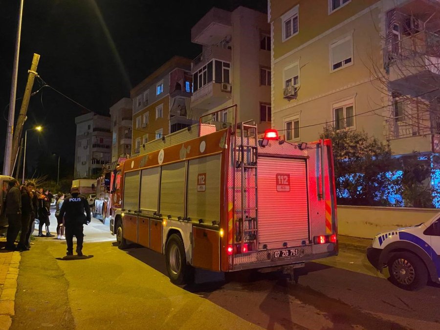 Öfkesini Evinden Çıkardı: Oturduğu Daireyi Ateşe Verip Kaçtı