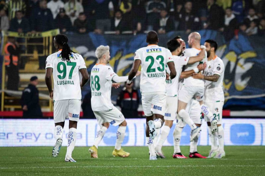 Spor Toto Süper Lig: Corendon Alanyaspor: 1 - Fenerbahçe: 0 (ilk Yarı)