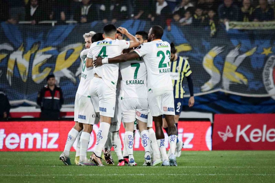 Spor Toto Süper Lig: Corendon Alanyaspor: 1 - Fenerbahçe: 0 (ilk Yarı)