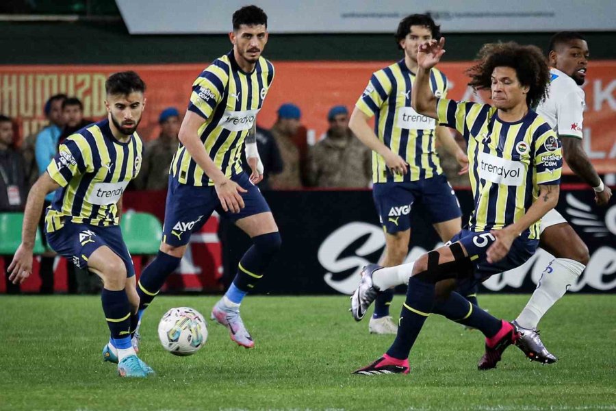 Spor Toto Süper Lig: Corendon Alanyaspor: 1 - Fenerbahçe: 0 (ilk Yarı)