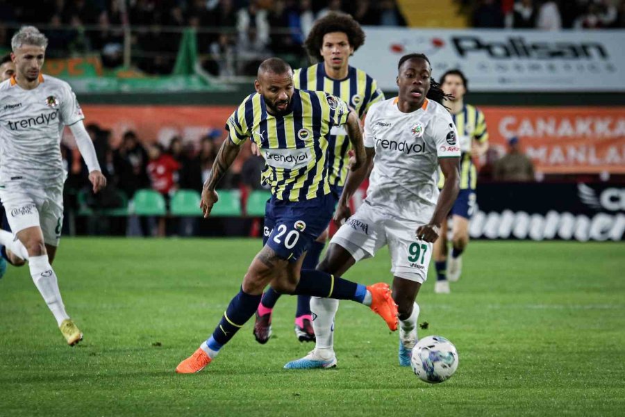 Spor Toto Süper Lig: Corendon Alanyaspor: 1 - Fenerbahçe: 0 (ilk Yarı)