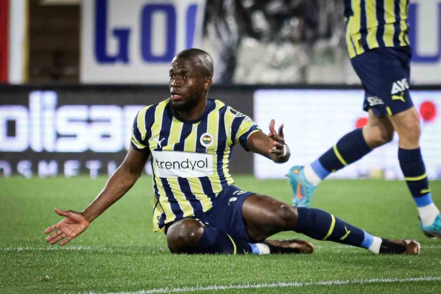 Spor Toto Süper Lig: Corendon Alanyaspor: 1 - Fenerbahçe: 0 (ilk Yarı)