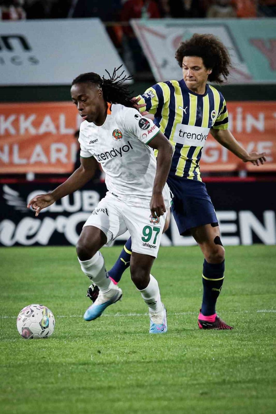 Spor Toto Süper Lig: Corendon Alanyaspor: 1 - Fenerbahçe: 0 (ilk Yarı)