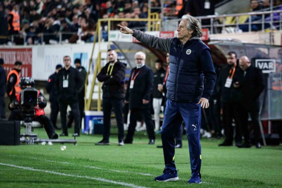 Spor Toto Süper Lig: Corendon Alanyaspor: 1 - Fenerbahçe: 3 (maç Sonucu)