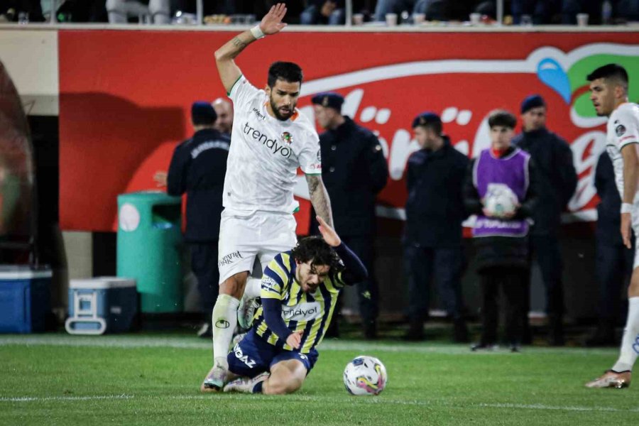 Spor Toto Süper Lig: Corendon Alanyaspor: 1 - Fenerbahçe: 3 (maç Sonucu)