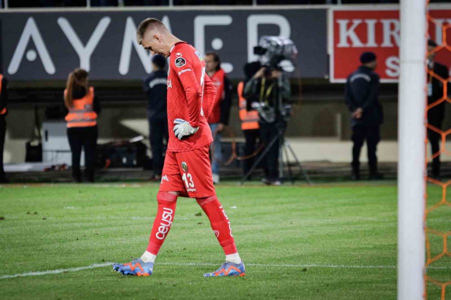 Spor Toto Süper Lig: Corendon Alanyaspor: 1 - Fenerbahçe: 3 (maç Sonucu)