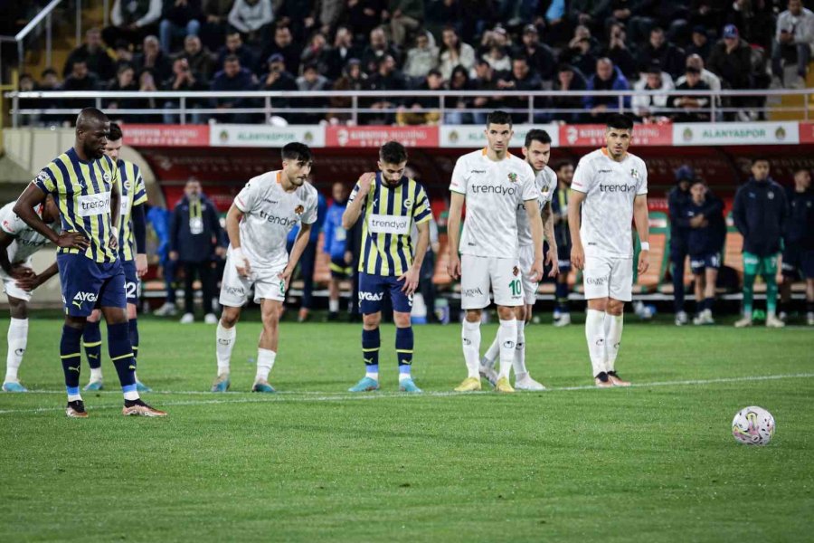 Spor Toto Süper Lig: Corendon Alanyaspor: 1 - Fenerbahçe: 3 (maç Sonucu)