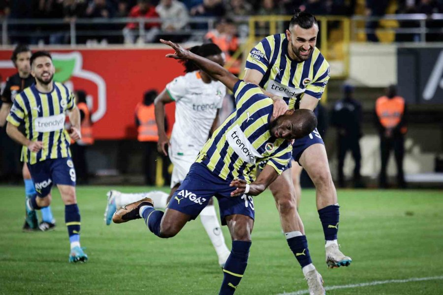 Spor Toto Süper Lig: Corendon Alanyaspor: 1 - Fenerbahçe: 3 (maç Sonucu)
