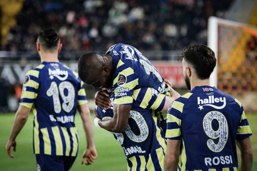 Spor Toto Süper Lig: Corendon Alanyaspor: 1 - Fenerbahçe: 3 (maç Sonucu)